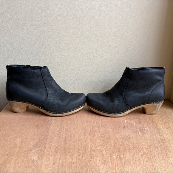 Dansko Black/Charcoal Gray Leather Clog Boots Natural Colored Heels 38/7.5-8 US - Picture 4 of 8